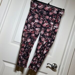 Lululemon crop leggings. Size 6. NWOT.